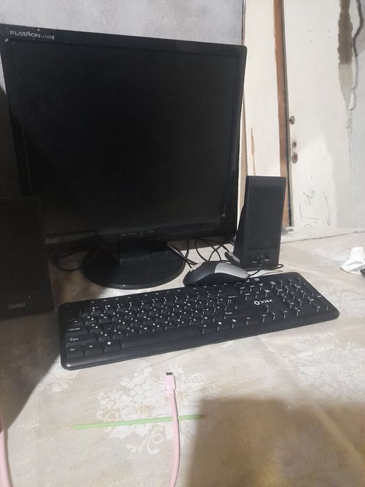 Kampuyter windows xp sotiladi rangi qora holati idial