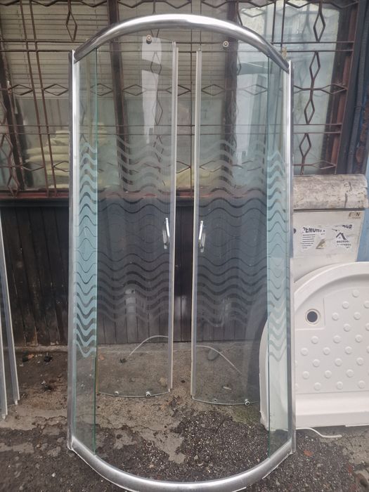 Душкабина с две врати и корито /части или цяла