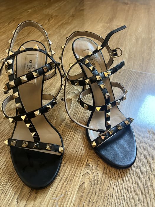 Sandale negre valentino marimea 38 stare foarte buna