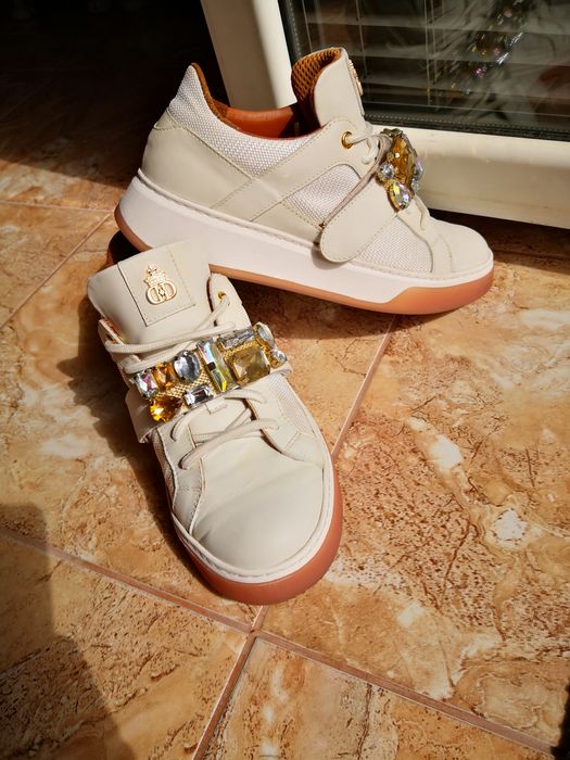 Бели кецове с камъни Дарис/Daris