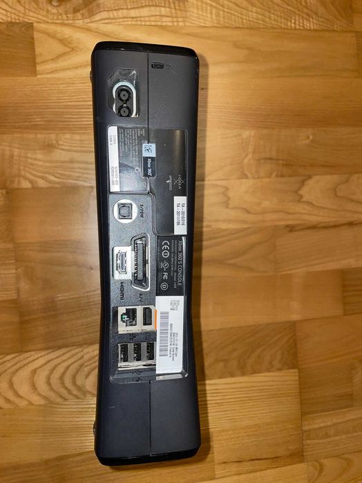 Consola jocuri XBOX 360 S 250 GB HDD + 2 controlere wireless