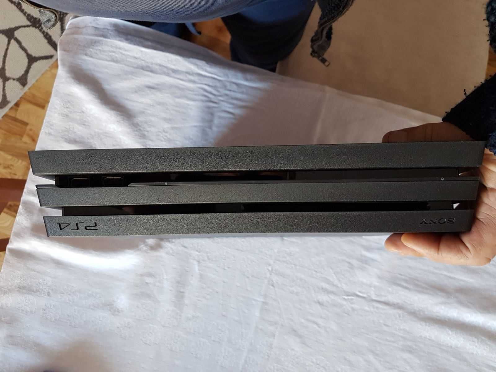 Продавам PlayStation Pro 4