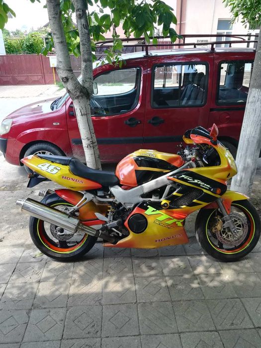 Motocicleta Honda VTR 1000 firestorm