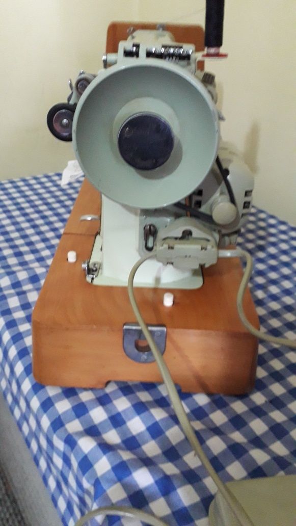 SINGER Masina de cusut electrică .