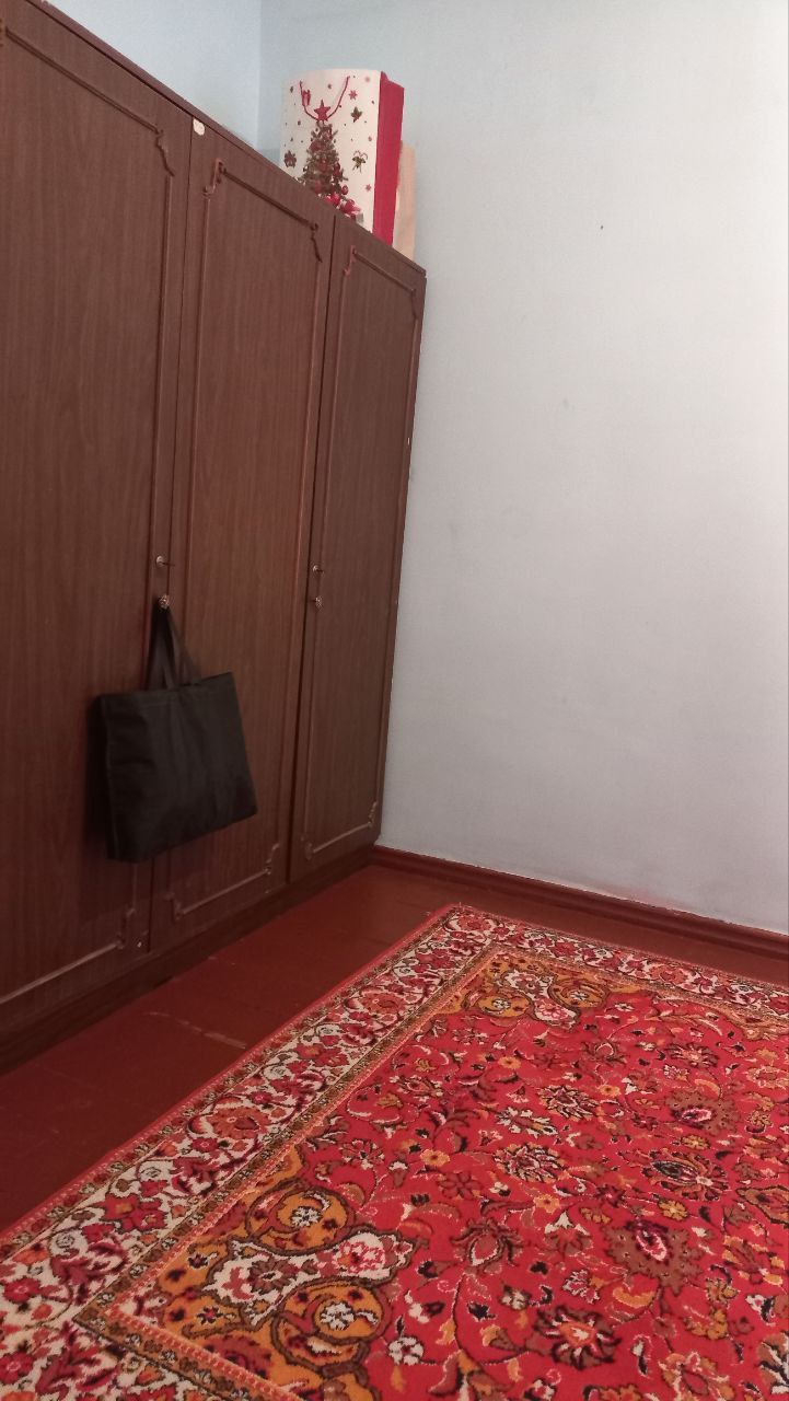 Яшнабад-й район.Куйлюк.2х комн-я  2этаж 2эт-ки.обшая плошадь.45кв.м