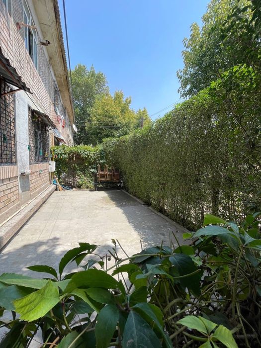 Продается большая 3-х комнатная квартира на 1 этаже