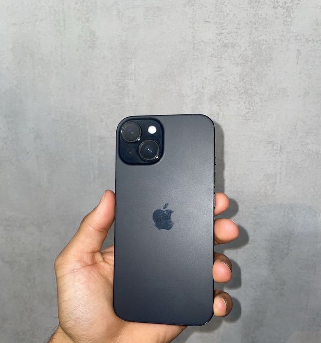 2.	iPhone 15, как новый, 128 ГБ, черный цвет