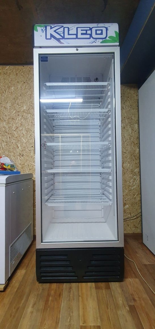 Витринный холодильник KLEOEO цена договорная.  Торг уместен реально...