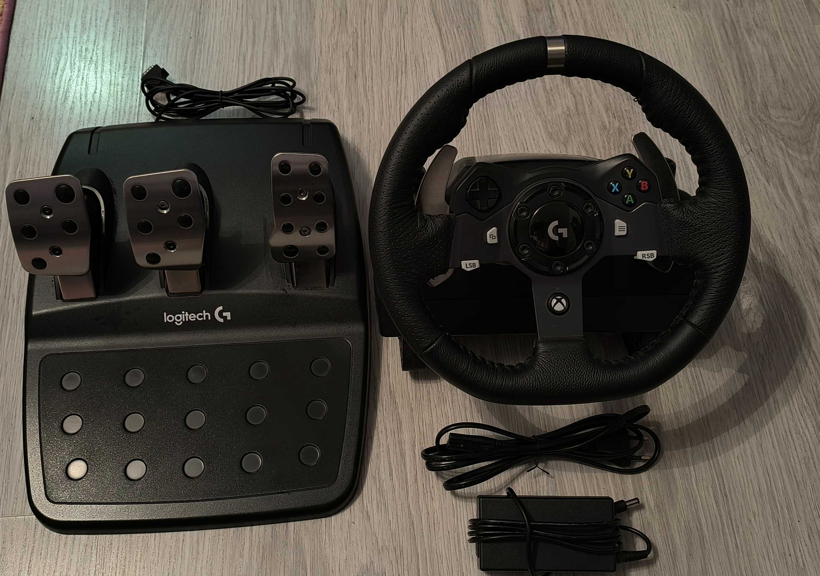 Logitech G920 за Xbox и PC КАТО НОВ !!!
