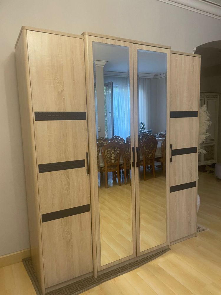 Шкаф платяной, шкаф в прихожую либо в спальню