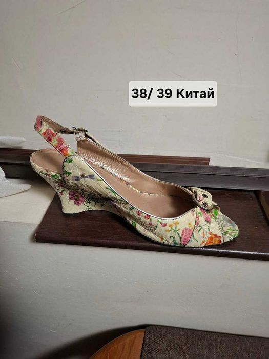 Продам женскую обувь
