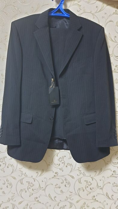 Костюмы мужские продам