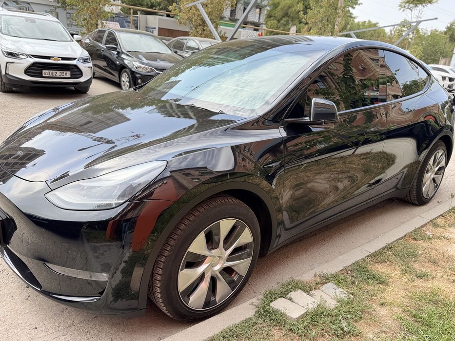 Продаеется Tesla model Y