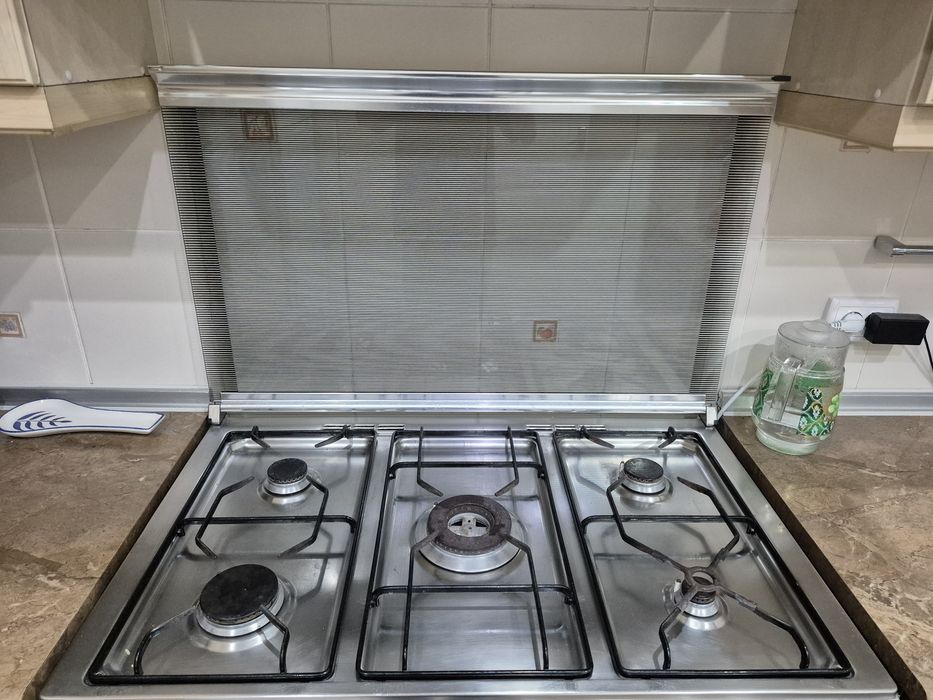 плита кухонная , 5 комфорок