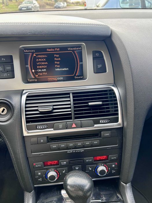 Продавам Audi Q7