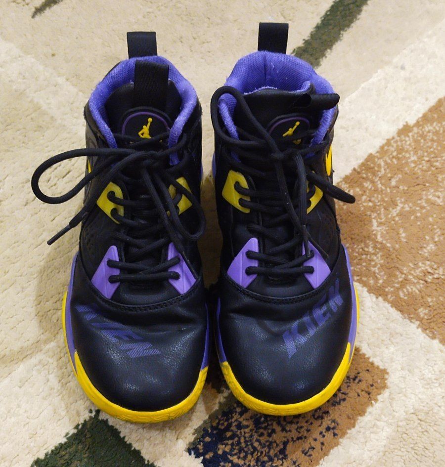 Продам кроссовки Jordan