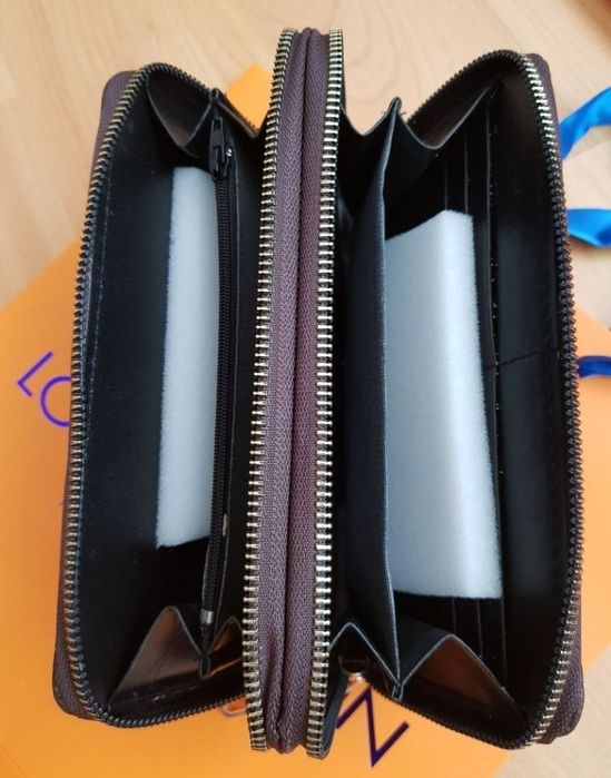 Portofele duble Louis Vuitton, logo metalic auriu,saculet, etichetă