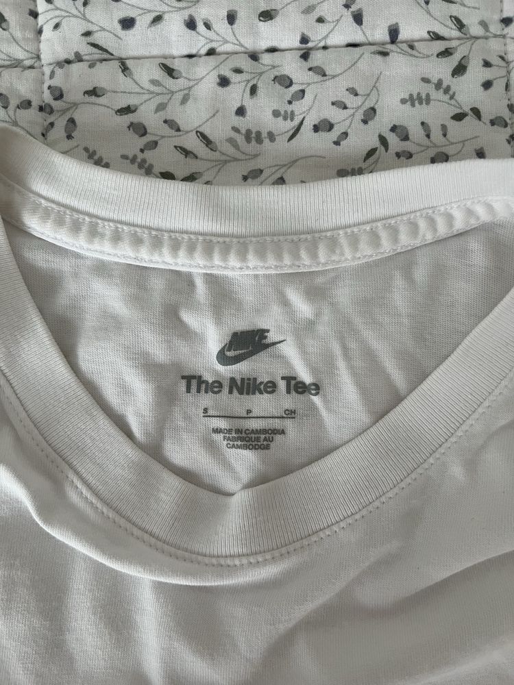 Тениска Nike Tee