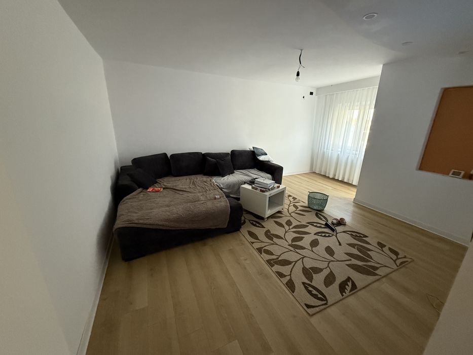 De vanzare Apartament 4 camere renovat complet