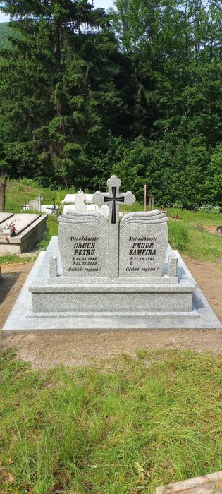 Monumente Funerare !