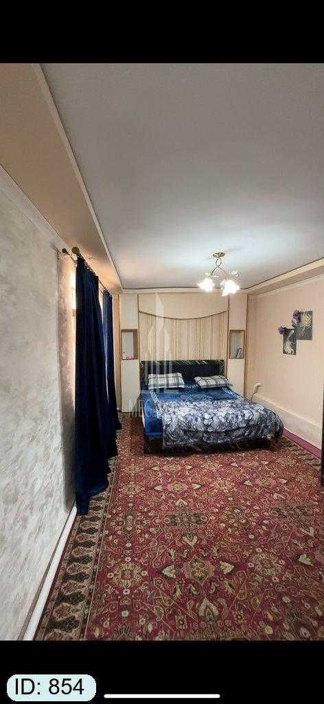 Uchastka sotiladi 22 maktab oldida 6 xonali №854