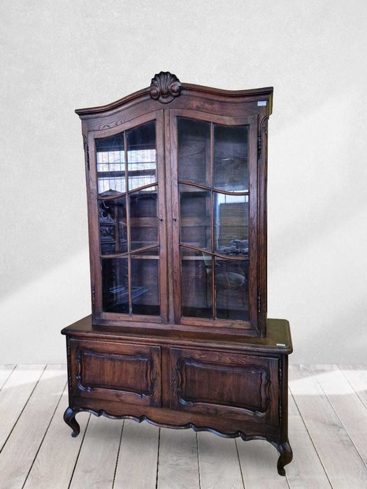 Масивна дъбова витрина в стил "ЛУИ XV"