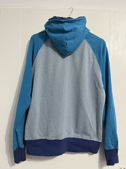 Hanorac nike , marime M , este puratat de cateva ori