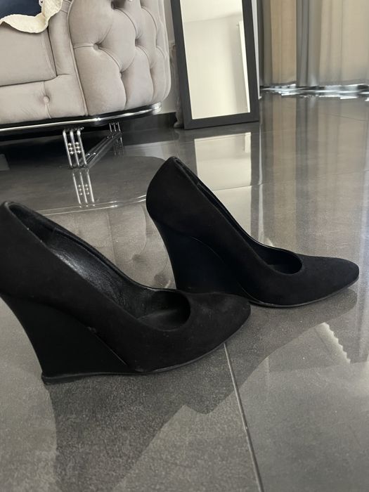 Pantofi cu toc mediu