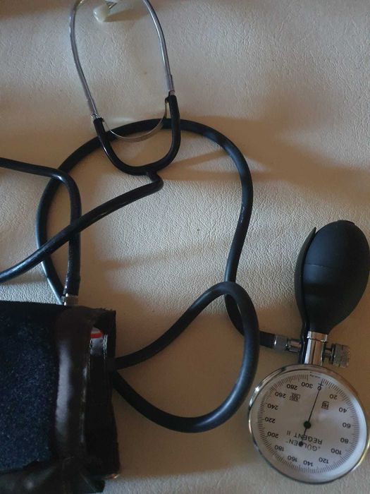 aparat măsurat tensiunea profesional cu stetoscop