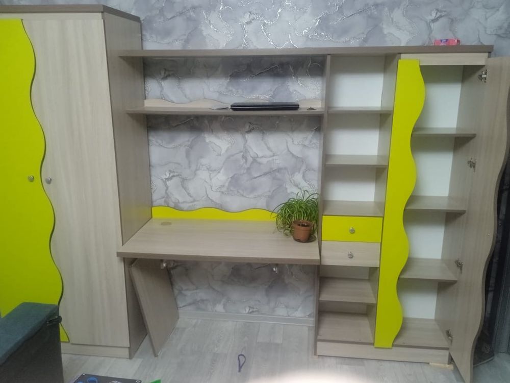 Продам стенку и кровать