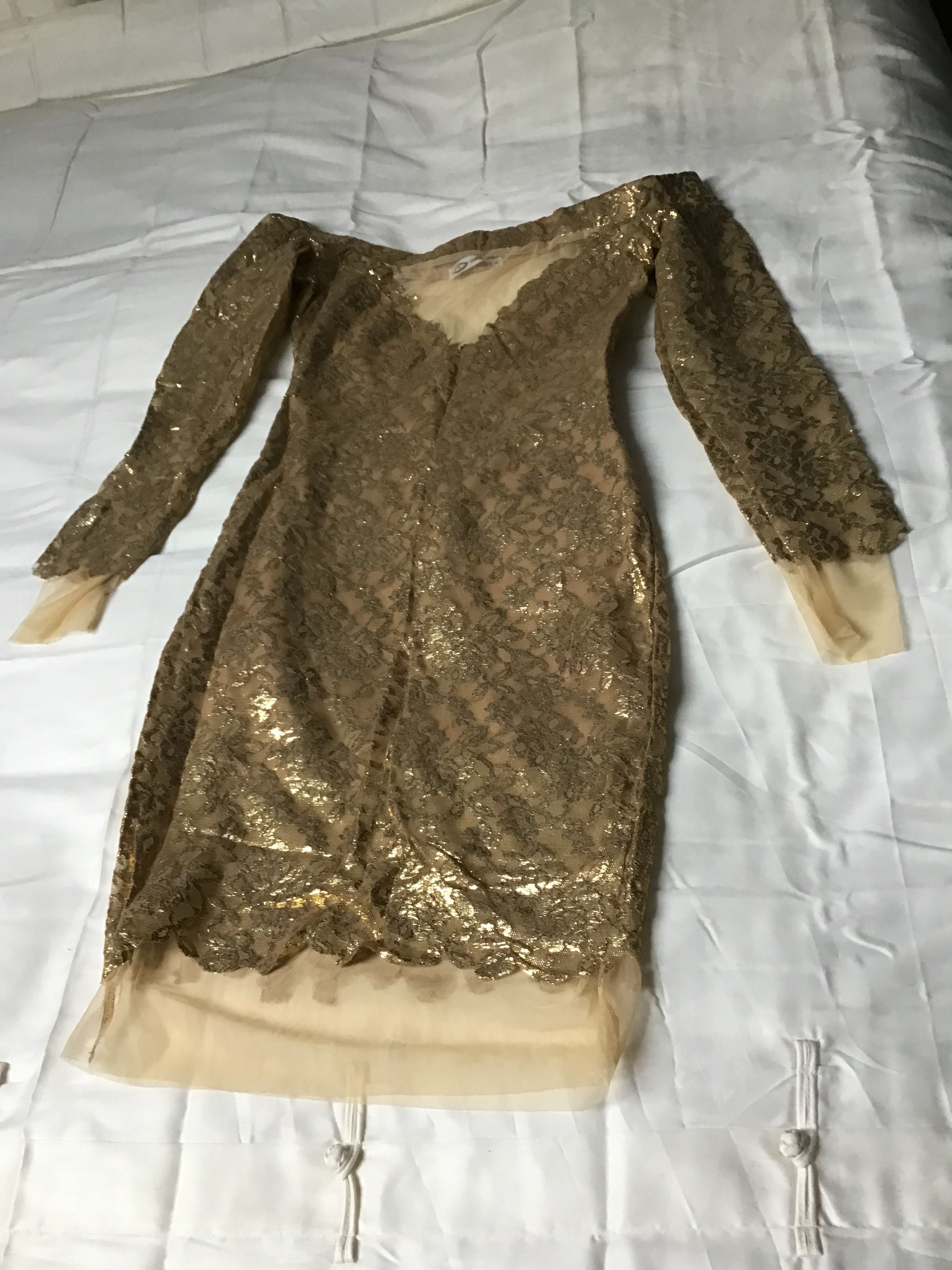 Rochie Mexton seara/ocazie/club, umeri goi,dantela aurie, M38,noua