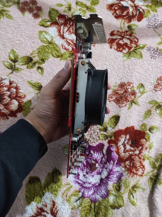 GeForce GTS 250 1GB GDDR3 Videokarta srochna sotiladi