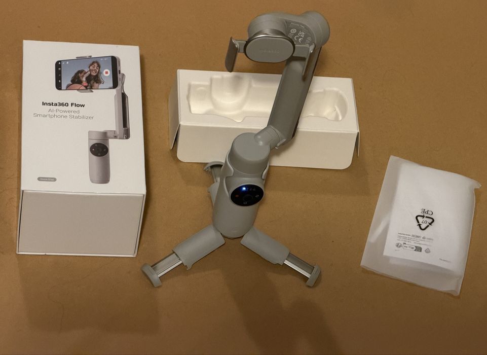 Sistem de stabilizare Insta360 Flow Al-Powered Smartphone Stabilizer