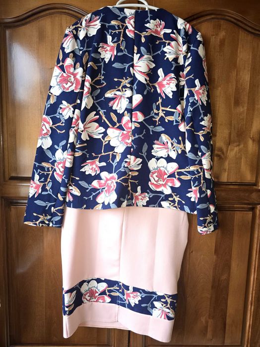 Дамски официален костюм