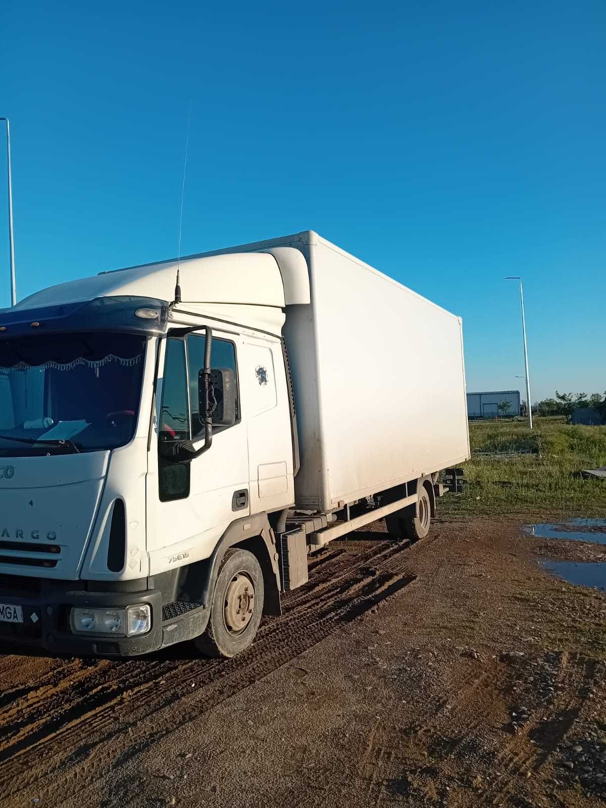 Vând iveco eurocargo 7,5 t. An 2005, lift hidraulic.