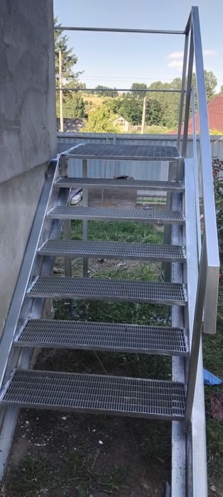 Scara zincate la comanda în toată tara oferim și montaj