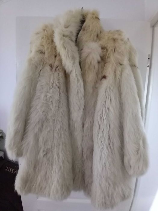 Vând blană din vulpe polară