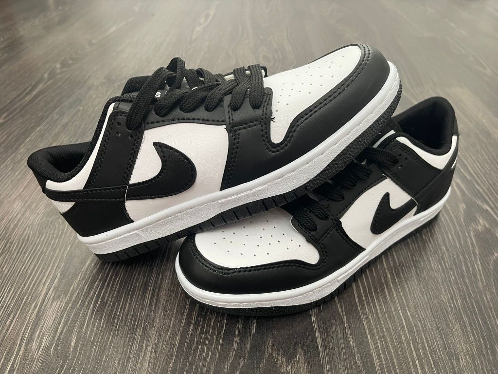 Nike Dunk Low Panda