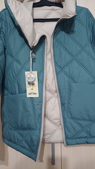 Куртка жана килмеген. Еки жагында киюге болады. Размер46-48ы