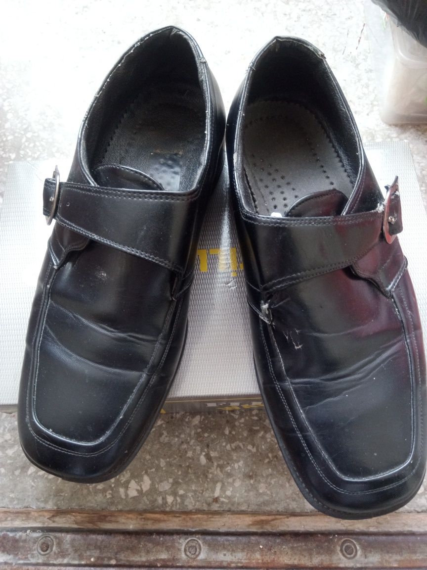 Черни мъжки обувки