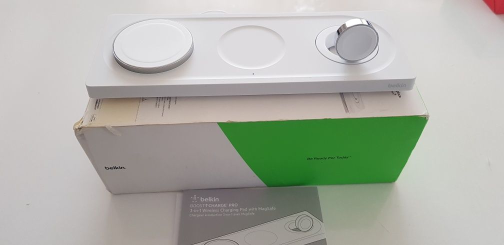 Оригинално 3-в-1 безжично зарядно Belkin BoostCharge Pro 3-in-1