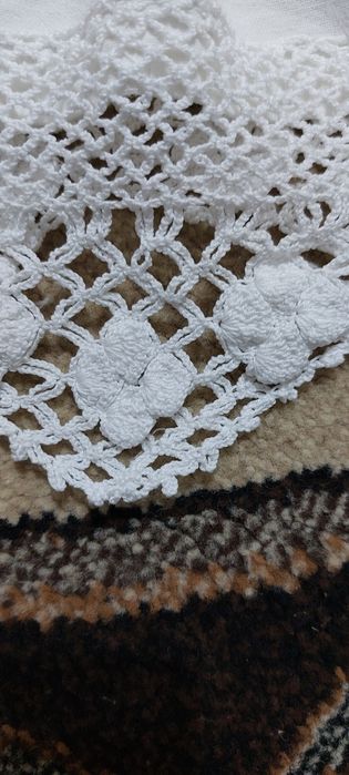 Poale albe cu dantela