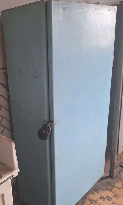 Бакувват шкаф сотилади.