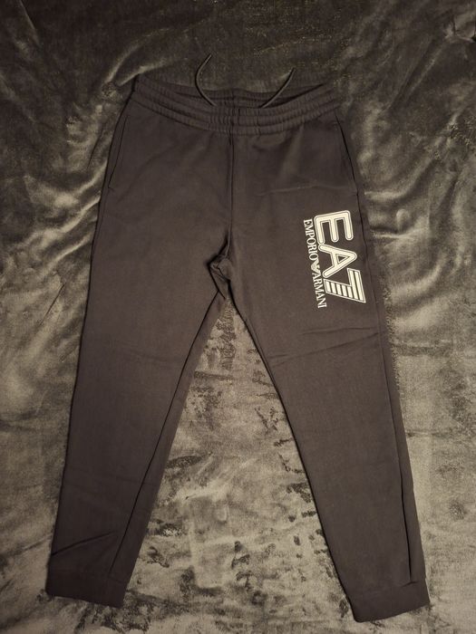 Спортно долнище EA7 Emporio Armani