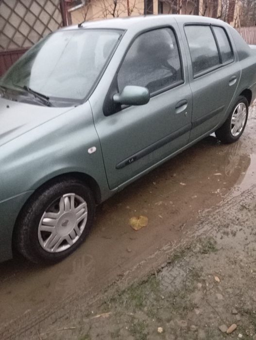 Vand renault clio benzina.