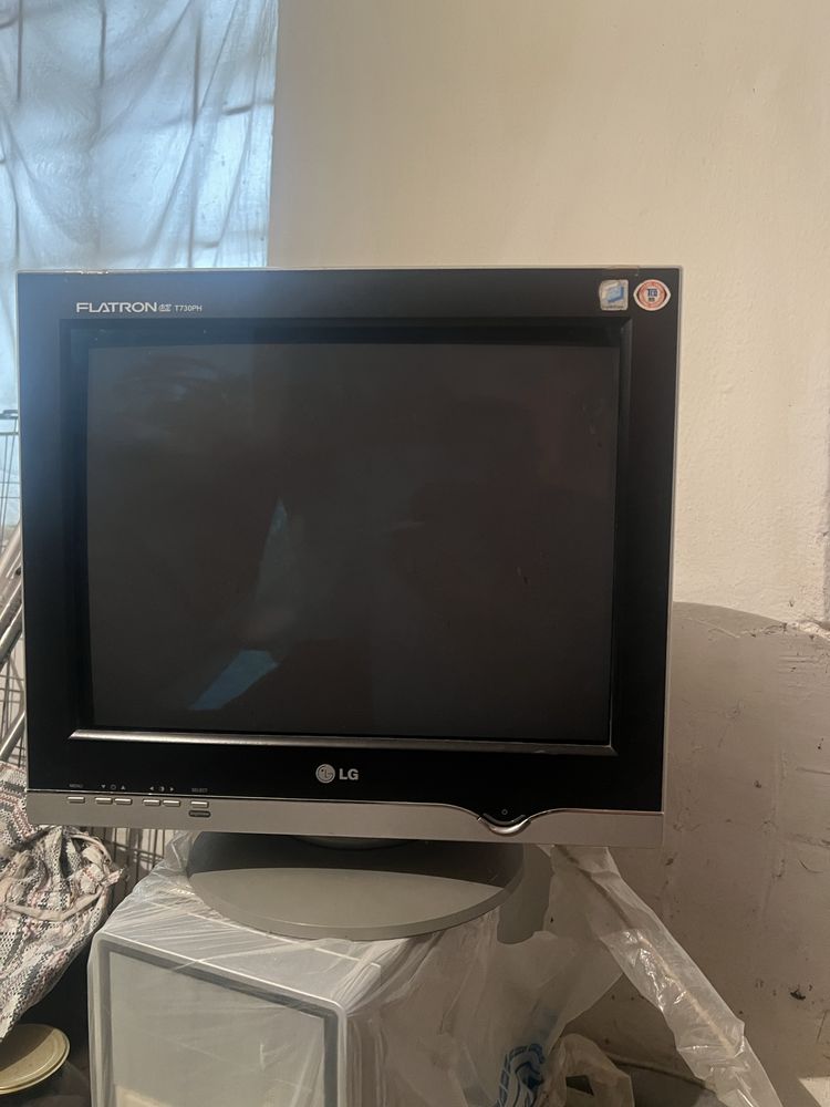 LG Flatron ez T730PH — CRT-монитор 17″.