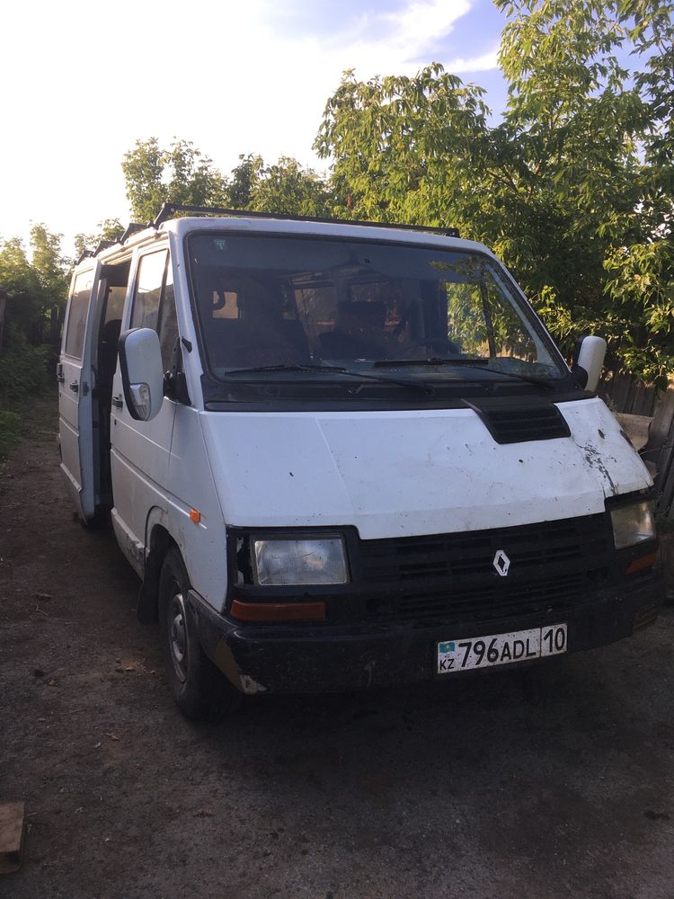 Renault Traffic 1 2.2 бензин 1992год