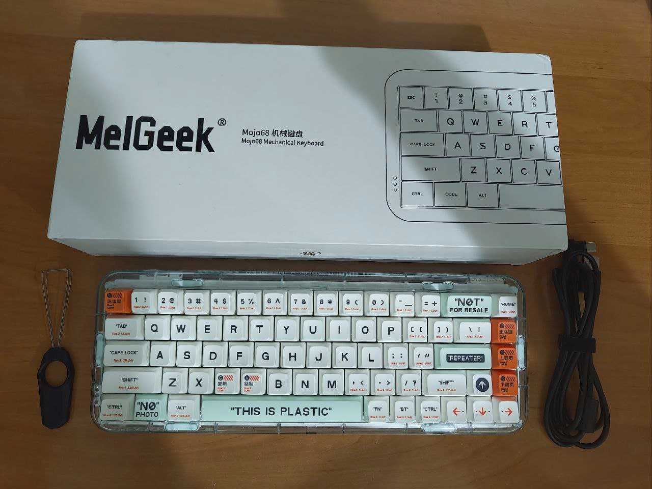 Продам механическую клавиатуру MelGeek Mojo 68