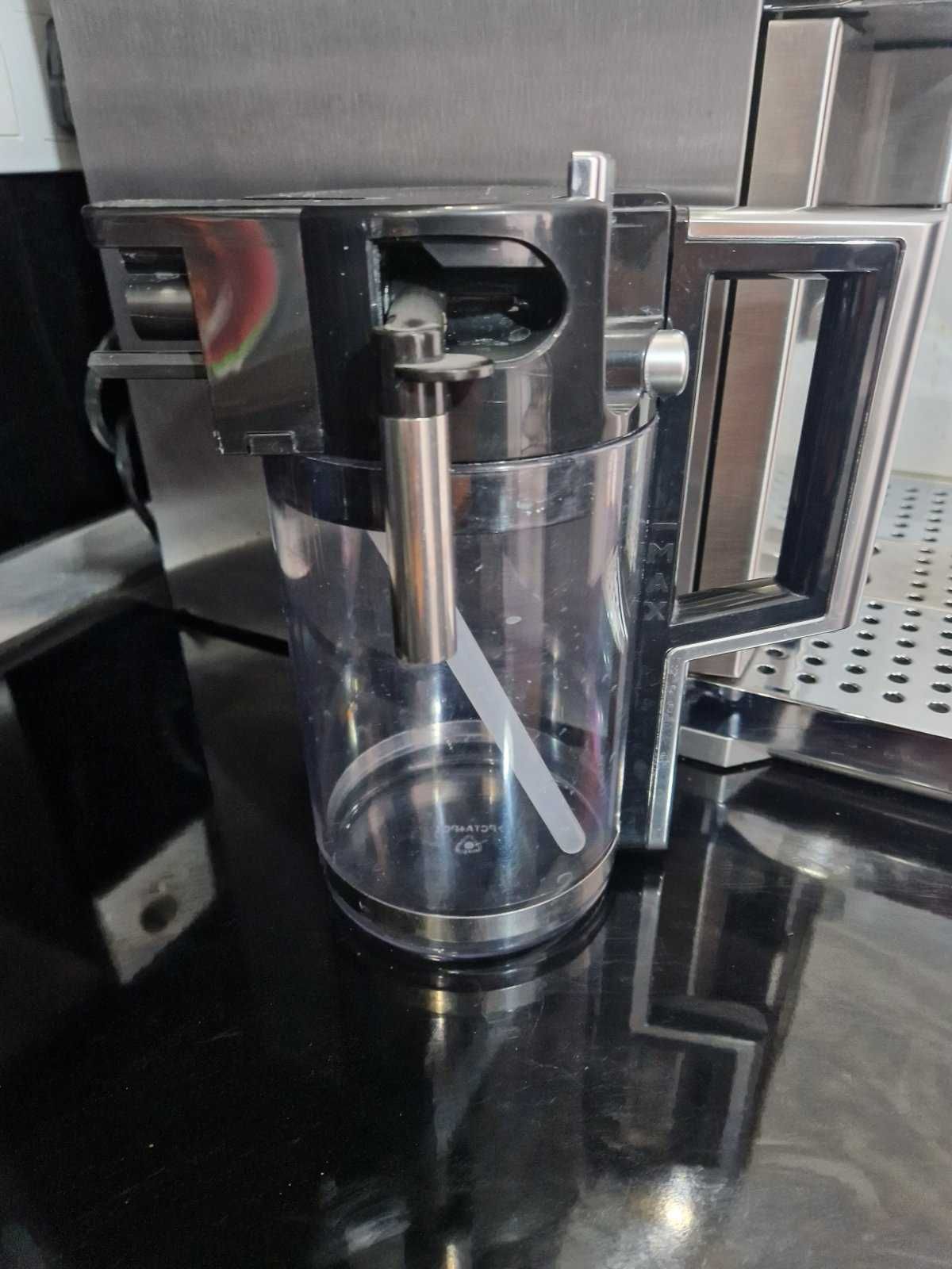 Кафе автомат DeLonghi PrimaDonna ESAM 6600