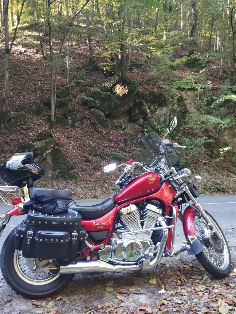 Suzuki intruder vs800